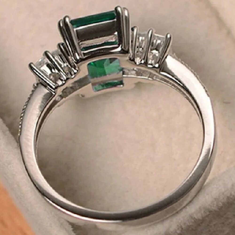Elegant green  and Silver Women's Ring - Picture 3 of 4